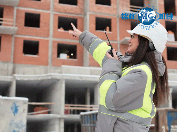 新發布！河北?。杭訌姳夭牧系纫兹家妆锲肥褂霉芾恚?/></p><p>　　各級住房城鄉建設主管部門要按照安全生產專項整治三年行動要求，重點加強深基坑、腳手架、高支模、起重機械等危大工程的監督檢查，對發現的問題隱患建立臺賬，逐一整改，逐一銷號。</p><p>　　對存在違法違規行為、隱患逾期未整改或整改不到位或存在重大安全隱患的責任單位和責任人，加大處罰懲戒力度。狠抓反“三違”不放松，抓好建筑施工安全生產“雙控”機制建設和安全生產標準化，落實安全生產風險管控和隱患排查主體責任，完善“一臺賬三清單”，健全施工現場風險辨識標識，促進施工現場標準化管理，切實發揮“雙控”機制雙重預防作用。</p><p>　　對存在違法違規行為、隱患逾期未整改或整改不到位或存在重大安全隱患的責任單位和責任人，加大處罰懲戒力度。狠抓反“三違”不放松，抓好建筑施工安全生產“雙控”機制建設和安全生產標準化，落實安全生產風險管控和隱患排查主體責任，完善“一臺賬三清單”，健全施工現場風險辨識標識，促進施工現場標準化管理，切實發揮“雙控”機制雙重預防作用。</p><p>　　開展施工現場臨時用房消防安全隱患排查整治。各市要周密部署安排，對在建工程施工現場進行拉網式排查，對于違規搭建、違規采用耐火性不符合要求材料的用房，該整改的整改，該拆除的拆除，于5月15日前全部整治到位，并在今后工作中加強管理，杜絕此類情況重復出現。</p>
					</div>
					<div   id=